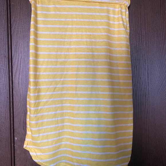 Beautiful yellow skirt! - Picture 2 of 2